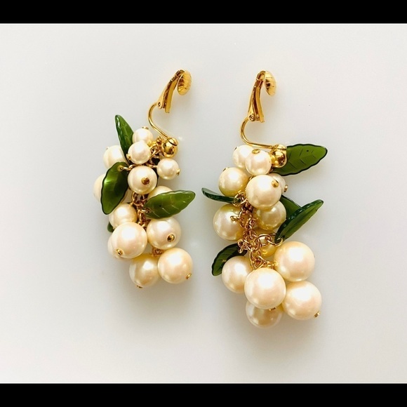 Faux Pearls Earrings Clip Ons Jewelry - Picture 7 of 9